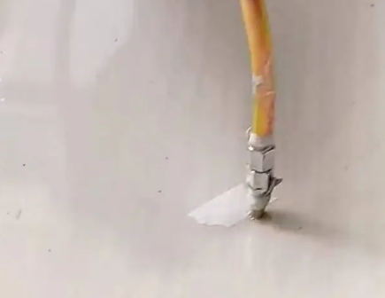 凉城瓷砖空鼓维修公司专业解答在瓷砖铺贴过程中，如果使用的砂料过粗（如全部使用了粗砂），可能会导致以下问题